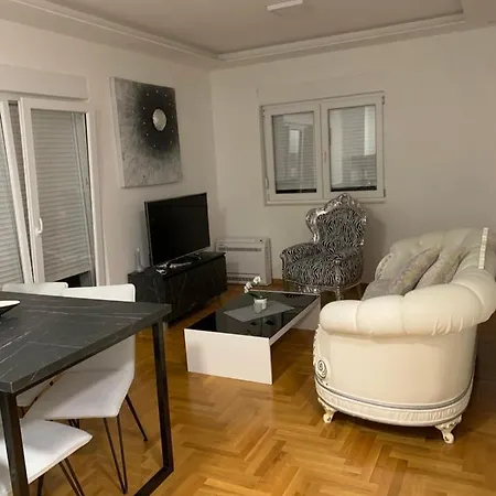 Sola Apartment *